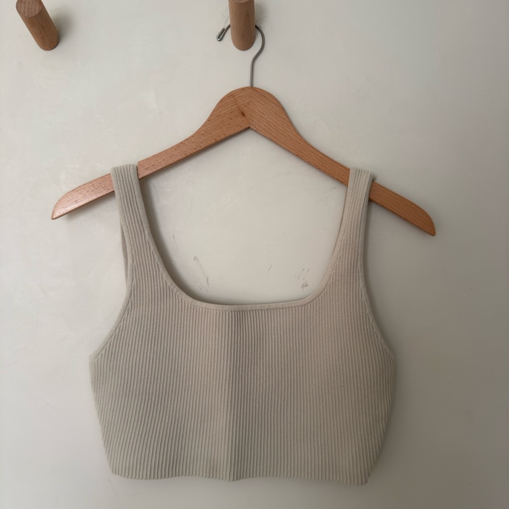 ARITZIA Sculpt Ribbed Crop Size: M